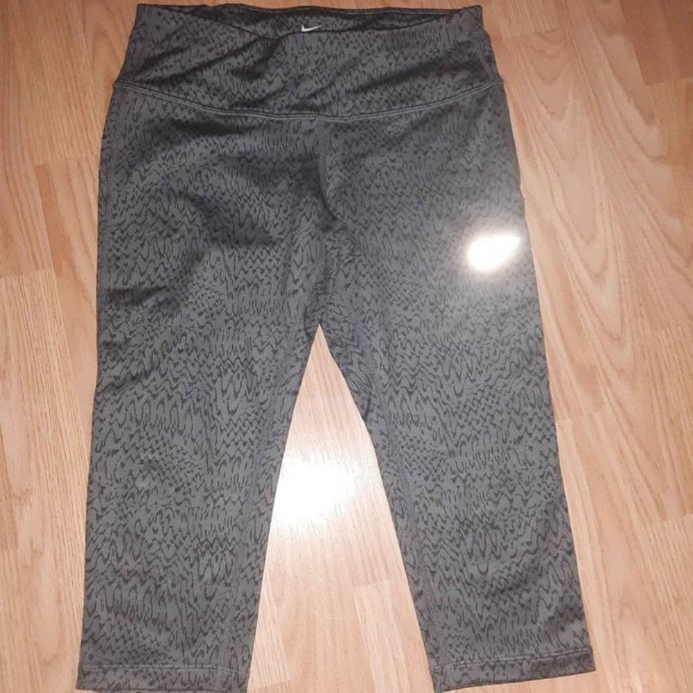 Nike Women's Gray Dri-FIT Running Capri Small